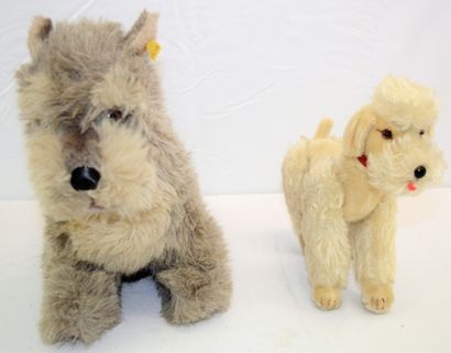 STEIFF STEIFF: 2 chiens en peluche, dont Schnauzer N° 2883/30 et caniche blanc "Snobby"....