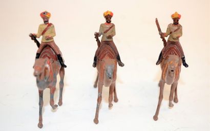 Britains BRITAINS (3): set 123 "Bikanir Camel Corps", seconde version de 1919. Accidents...