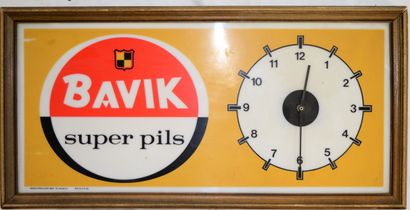 null Horloge électrique publicitaire "Bavik super pils", encadrement bois. Années...