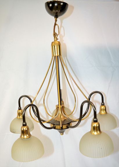 null 
Vintage chandelier with suspension, 5 glass and brass wicks. Height: 63 cm...