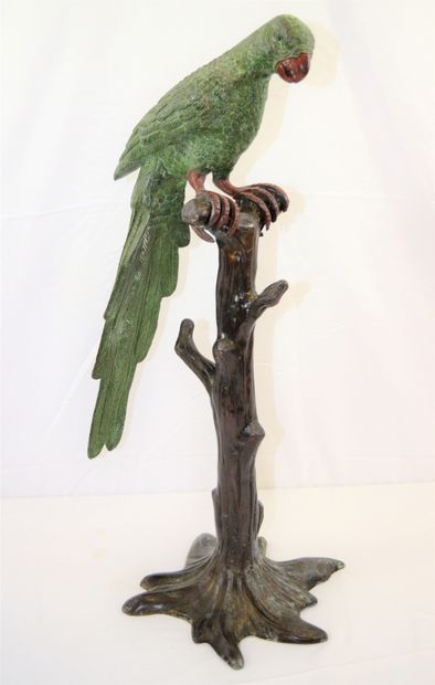 null Perroquet en Bronze sur sa branche. Hauteur: 60 cm.