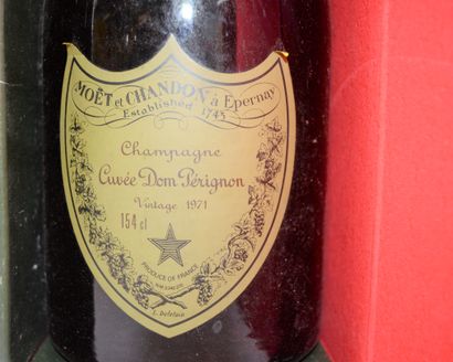 null Magnum de champagne Dom Pérignon 1971, dans sa boite doublé velours rouge. Niveau...