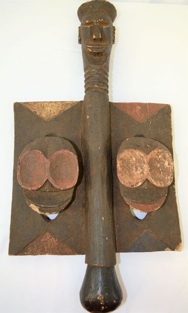 null Africa: 4 objects in carved wood, different origins (Congo, Angola...). Heights...