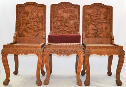 null 3 chaises asiatique en bois exotique sculpté. Dimensions: 109 x 49 x 52 cm
