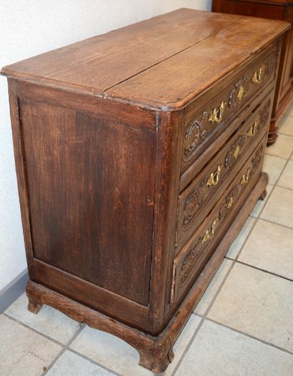 null Commode en chêne ouvrant par trois tiroirs, dimensions: 120 x 52 x 87 cm