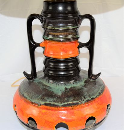 null Walter Gerhards: lampe en céramique, vert, orange et noir. Hauteur: 96 cm. Allemagne,...
