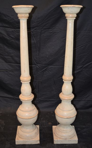 null Pair of columns in painted wood. Height: 109 cm. (cracked wood on each).
