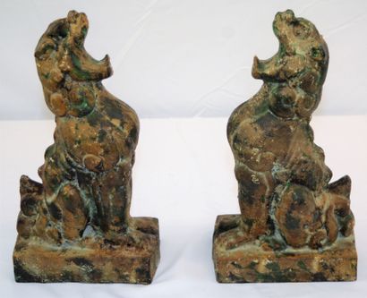 null Paire de félins asiatiques en métal, fin XIX / début XXème, hauteur: 28 cm