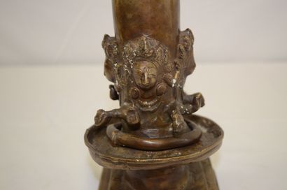 null 
Bronze indien de Shiva Ligam entouré de 4 divinités tenant des offrandes, le...