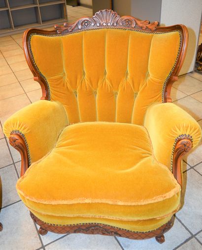 null Canapé 3 places et 2 fauteuils en velour et bois sculpté, style Louis XV. Longueur...