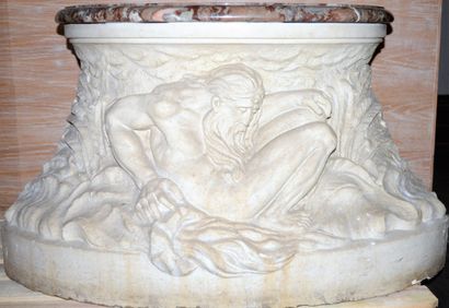 null Socle en pierre de france, surmonté d'un marbre, représentant Neptune sortant...