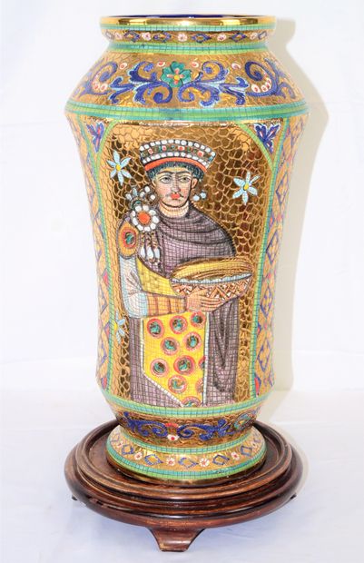  Important vase céramique DERUTA aux décors d'inspiration de mosaïques byzantines,...