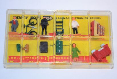 DINKY TOYS 054: Railway Station Personnel,...