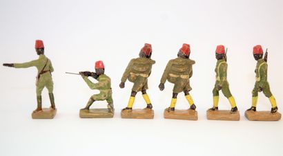 null 
DURSO (6): groupe de figurines en composition de 6 soldats de la force publique...