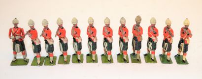 null BRITAINS (12): Set 122 "The Black Watch 42nd Cameron Highlanders Standing Firing"....