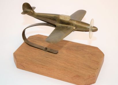 null Maquette d'avion de chasse de la deuxième guerre mondiale type Me BF 109. Métal,...