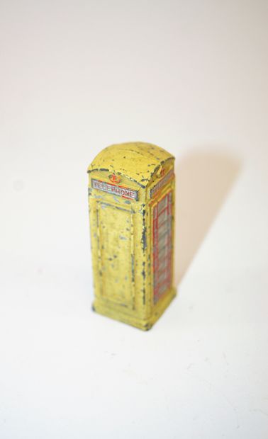 null DINKY TOYS N°12 C: Telephone Box, beige, avant guerre.