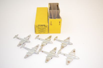 null DINKY TOYS 70 E: 6 avions à réaction "Gloster Meteor" en trade box.
