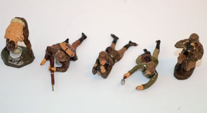 ELASTOLIN/LINEOL: 5 soldats Allemands, 4...