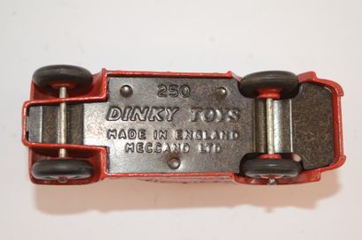 null DINKY TOYS 250 "Fire engine", modèle d'après guerre. Mint.