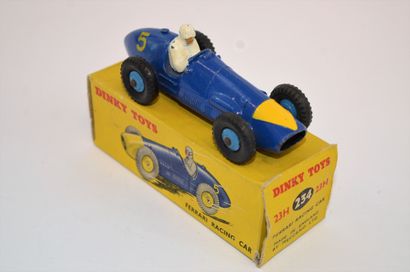 null DINKY TOYS 234: Ferrari Racing Car, triangle jaune et roues bleues. Avec sa...