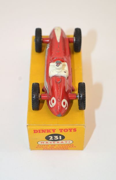 null DINKY TOYS 231: Maserati Racing Car, rouge.