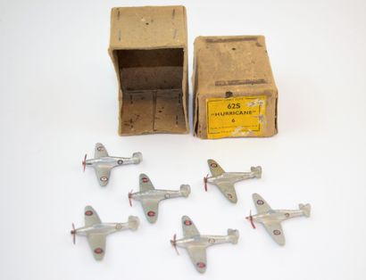 null DINKY TOYS 62 S: 6 Hurricane gris, trade box. Version argent type 1, après 1940...
