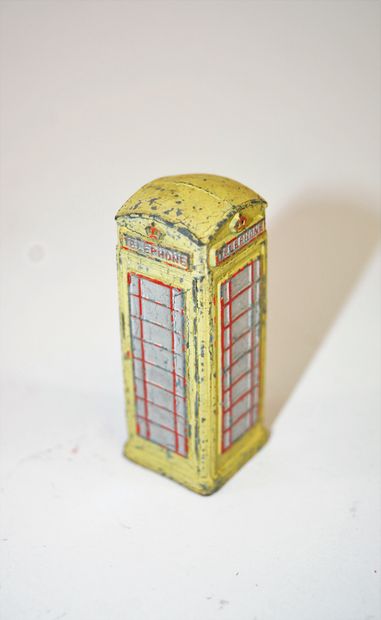 DINKY TOYS N°12 C: Telephone Box, beige,...