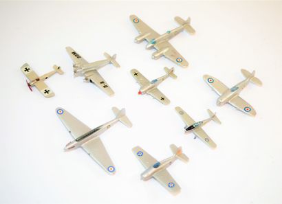 null Ensemble de 8 miniatures d'avions en métal, modèles et échelles divers (1ère...