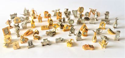 Pendulettes miniatures (59) en forme de différents...