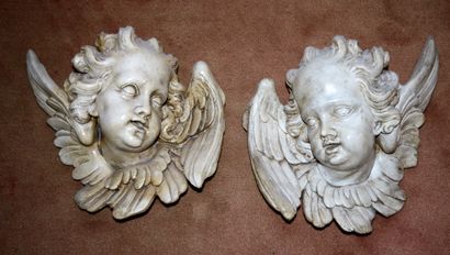 Paire de têtes d'angelot en plâtre patin...