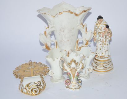 Andenne sujets religieux 
ANDENNE (6) varia de porcelaine religieuse, un vierge à...