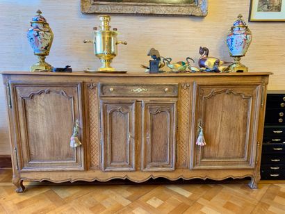 Dresse XVIIIe Oak dresser Louis XV, with two large doors and two middle doors topped...