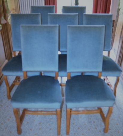 null (6) chaises de style Renaissance, (une légèrement abîmée)