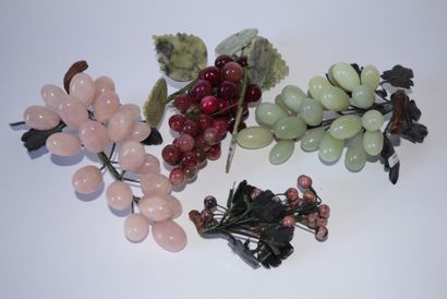 null (4) grappes de raisins en pierre dure, très décoratif