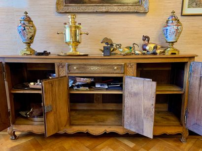Dresse XVIIIe Oak dresser Louis XV, with two large doors and two middle doors topped...