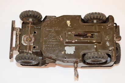 null TRIANG TOYS: Willys mechanical Jeep in sheet metal. Late 40's. Working condition,...