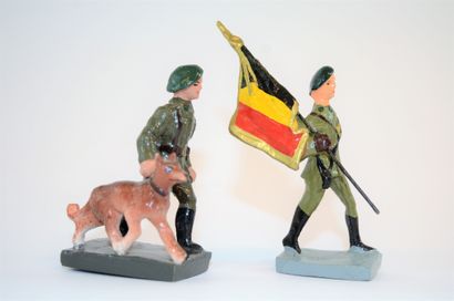null DURSO: 2 figurines en composition de chasseurs Ardennais: 1 porte drapeau au...