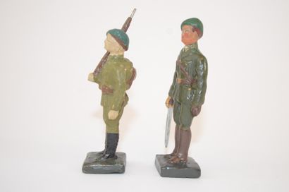 null DURSO: 2 figurines en compostion, chasseurs Ardennais: 1 officier et 1 soldat...
