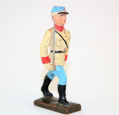 null 
LINEOL: 1 figurine en composition d'un soldat de l'armée d'Argentine au défilé....