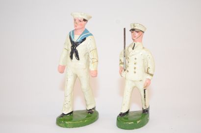 null N.B (Nazaire Beeusaert): 2 figurines en composition de marins au défilé, un...