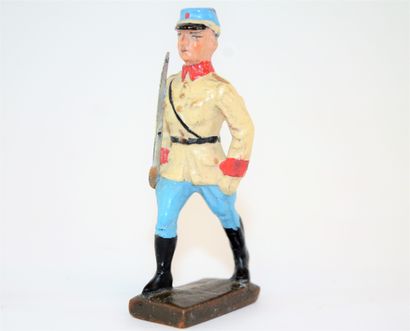 null 
LINEOL: 1 figurine en composition d'un soldat de l'armée d'Argentine au défilé....