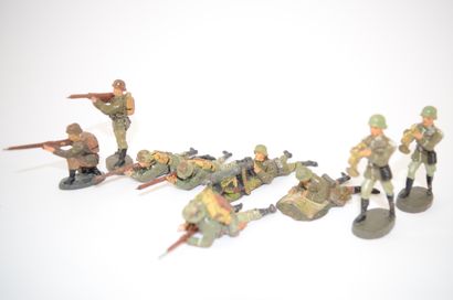 null ELASTOLIN: 9 figurines en composition de soldats Allemands, grande taille. Bon...