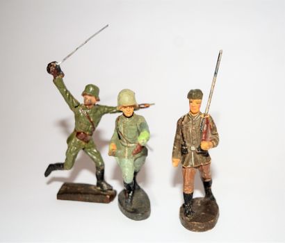 null ELASTOLIN/LINEOL: 12 figurines en composition de soldats Allemands au défilé/au...