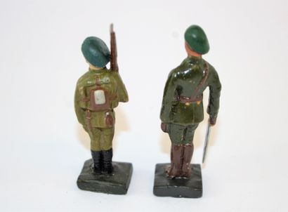 null DURSO: 2 figurines en compostion, chasseurs Ardennais: 1 officier et 1 soldat...
