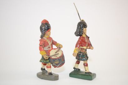null ELASTOLIN/DURSO: 2 Scottish soldiers in composition.

Elastolin: 1 Scottish...