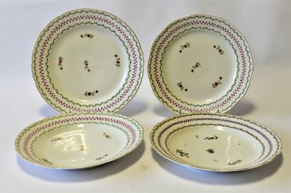 ETTERBEEK (1787- 1800) (4) assiettes 
Porcelaine...