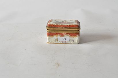  Porcelaine de Saxe, boîte en porcelaine dure de forme rectangulaire, ornée sur le...