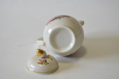 TOURNAI 
TOURNAI solitaire, 3e période vers 1775/1780

SOLITAIRE en porcelaine tendre...