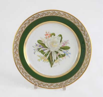 null PLATE WITH BOTANICAL FLOWERS

2nd manufacture of Ixelles, period Ets Demeuldre...